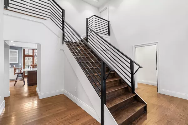 Duxbury, MA 02332,676 Franklin St