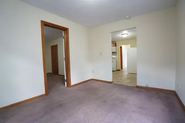 96 Nichols Ave #B, Watertown, MA 02472