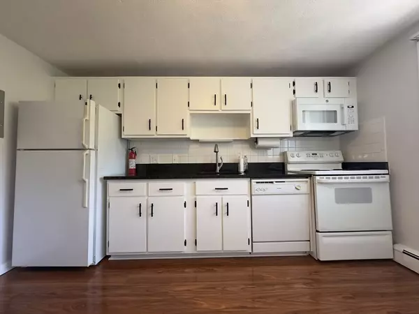 Weymouth, MA 02190,11 Woodcrest Ct #5