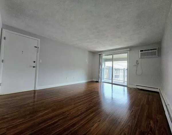 Weymouth, MA 02190,11 Woodcrest Ct #5