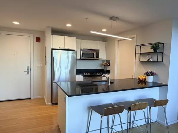 Cambridge, MA 02141,1 Earhart #725