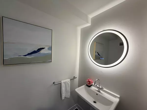 Cambridge, MA 02141,1 Earhart #725