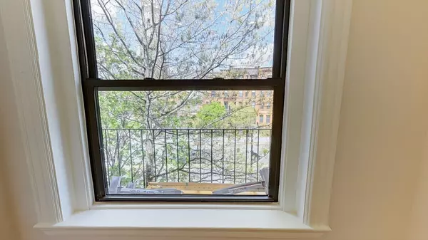 Boston, MA 02215,873 Beacon St. #21