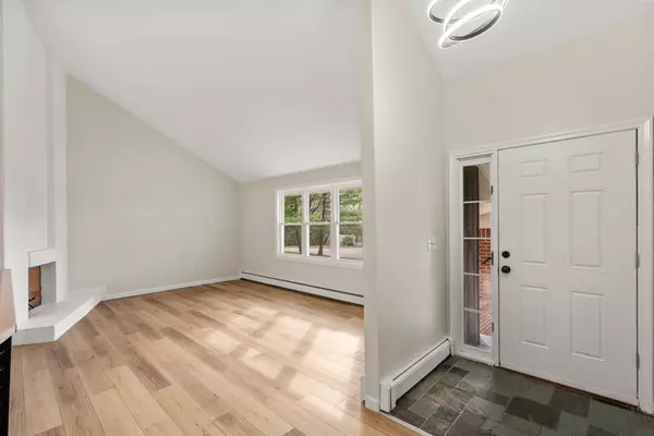 Webster, MA 01570,9 Scenic Ave