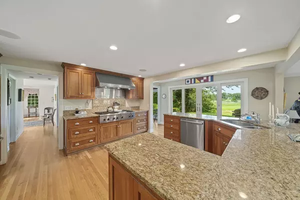 Duxbury, MA 02332,56 Chapel St