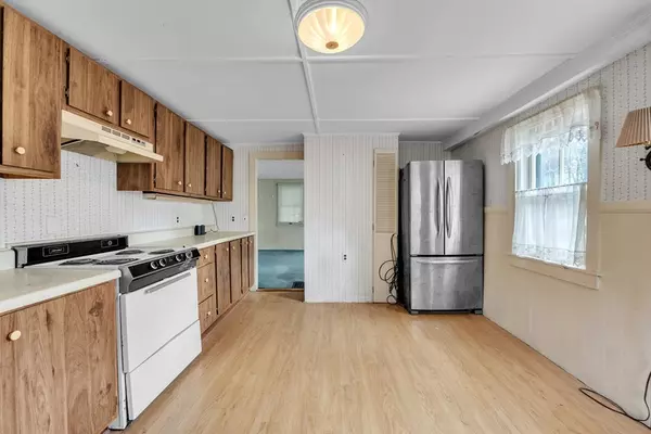 North Reading, MA 01864,102 Park St