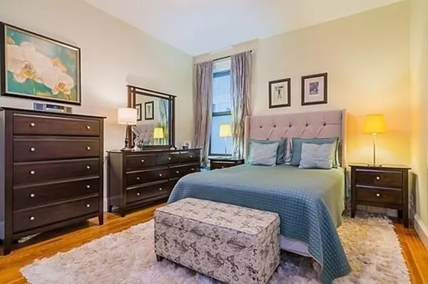 Brookline, MA 02446,1060 Beacon St. #5