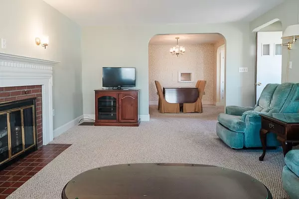 Hamilton, MA 01982,7 Park St.