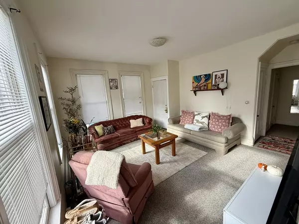 Amherst, MA 01002,65 N Prospect St