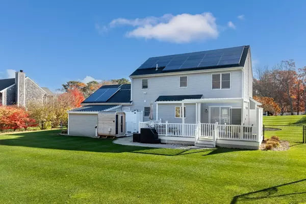 Bourne, MA 02562,19 Oak Bluff Rd