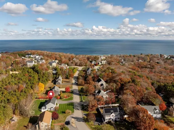 Bourne, MA 02562,19 Oak Bluff Rd