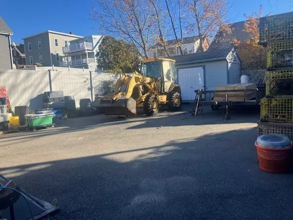 Salem, MA 01970,17 Meadow St