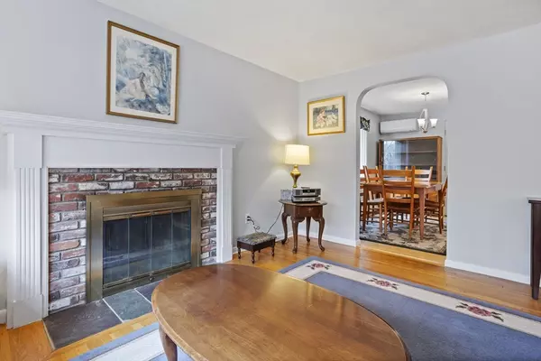 Chelmsford, MA 01824,23 Bentley Ln