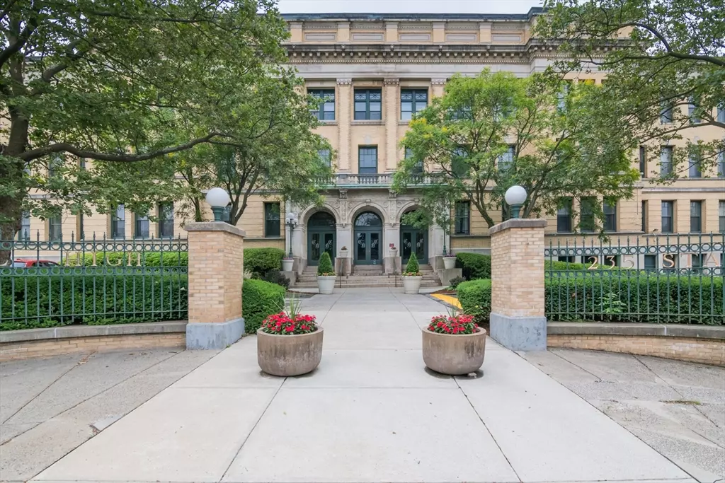 Springfield, MA 01103,235 State St #105