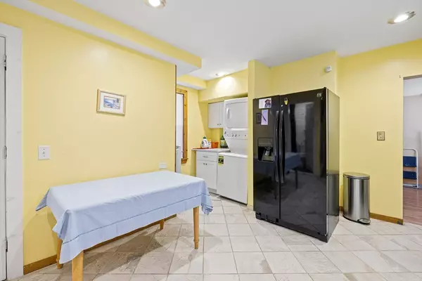 Boston, MA 02121,20 Rosseter St