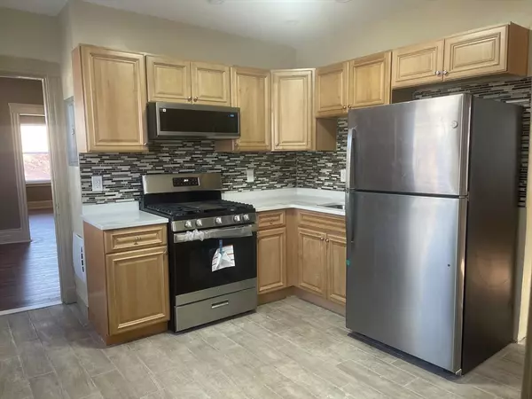 Boston, MA 02136,1002 River St #2