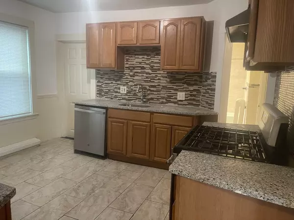 Boston, MA 02124,6 Bailey St #1