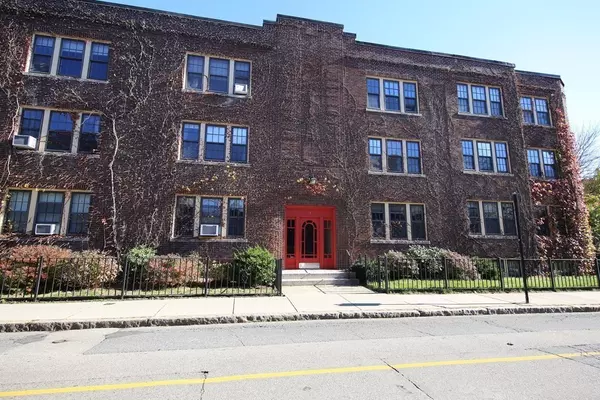 31 Park St #1, Brookline, MA 02446