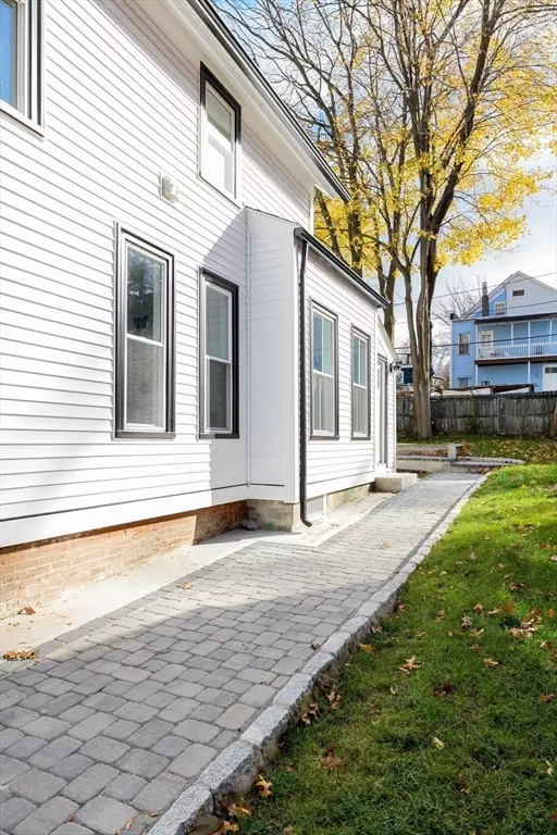 Worcester, MA 01610,33 Florence St