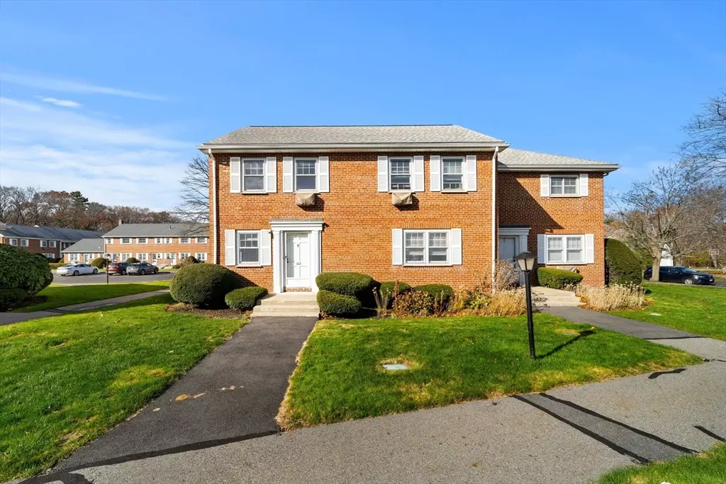 Lexington, MA 02420,102 Emerson Gardens #102