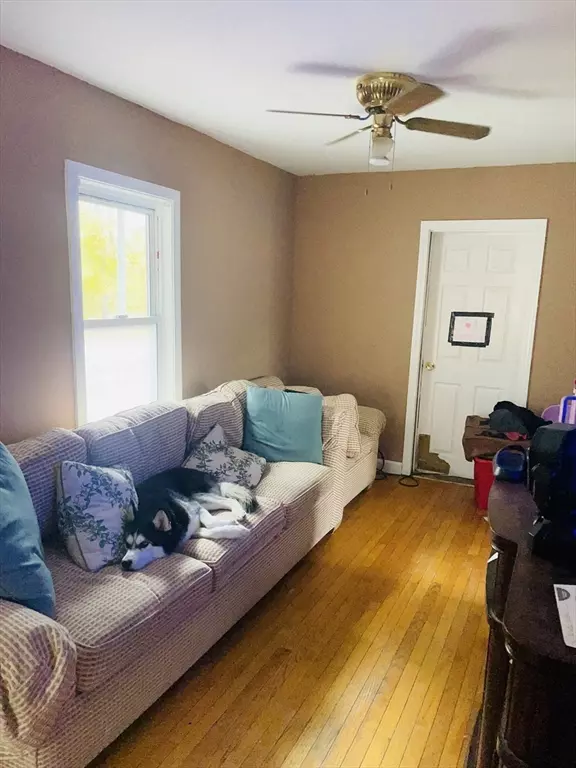 Dracut, MA 01826,10 Edwards St