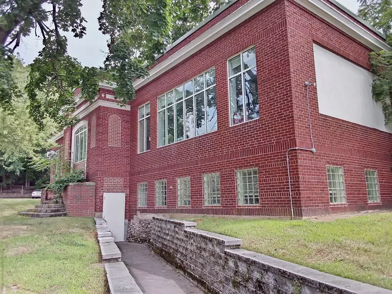 114 Pleasant, Southbridge, MA 01550