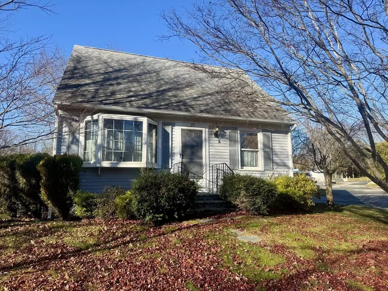 29 Elizabeth Ct, Dartmouth, MA 02747
