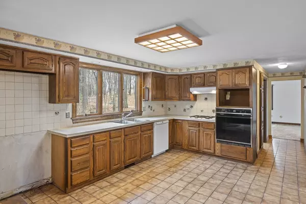 Boxborough, MA 01719,139 Picnic St