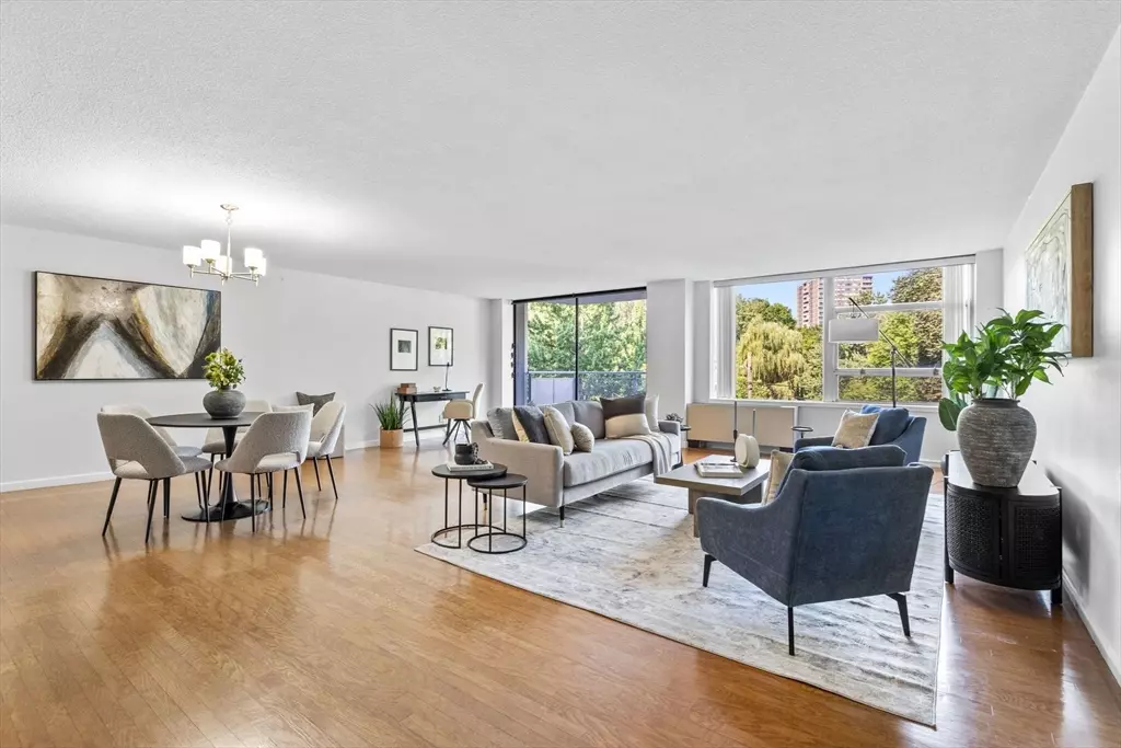 Brookline, MA 02446,80 Park St #23