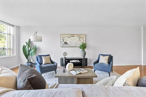 Brookline, MA 02446,80 Park St #23