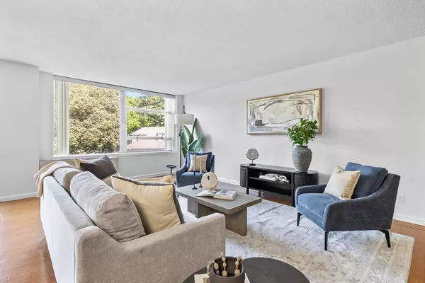 Brookline, MA 02446,80 Park St #23