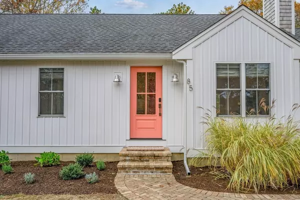 85 Kompass Dr, Falmouth, MA 02536