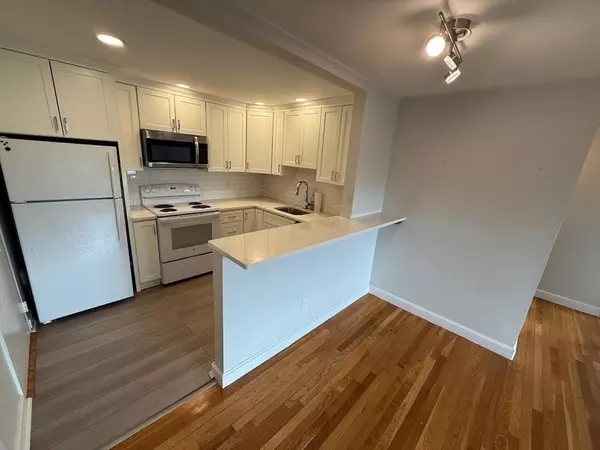 Waltham, MA 02453,21 Warren #2-4