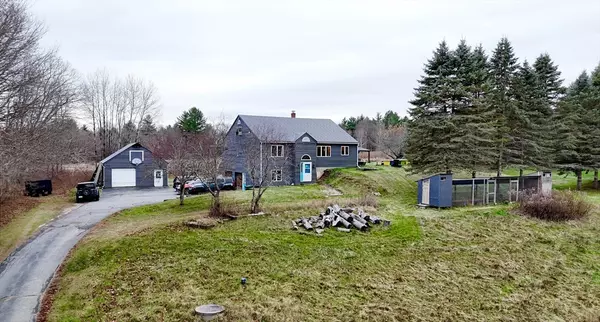 Douglas, MA 01516,32 Hemlock St