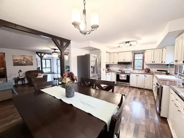 Douglas, MA 01516,32 Hemlock St