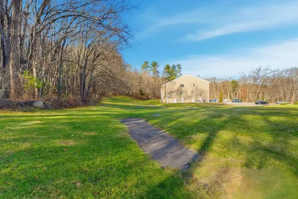 Uxbridge, MA 01569,129 Quaker Hwy #6