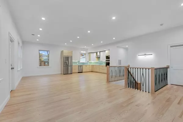 Brookline, MA 02446,14 Newell Rd #14