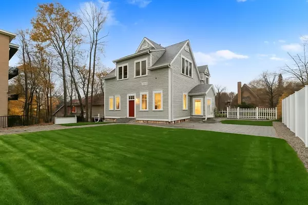 14 Newell Rd #14, Brookline, MA 02446