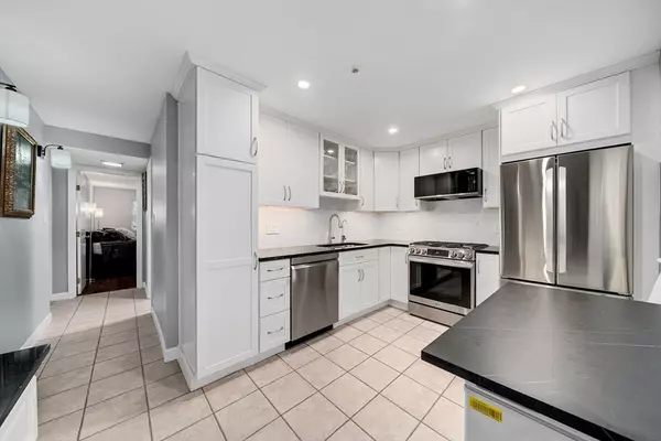 North Andover, MA 01845,75 Edgelawn Ave #1