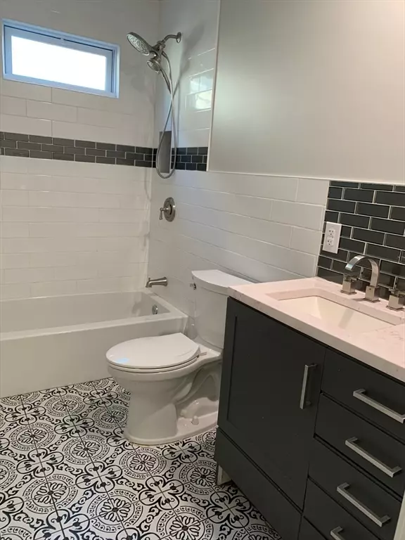 Springfield, MA 01108,641 White Street #1