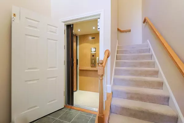 Mansfield, MA 02048,631 East St #E203