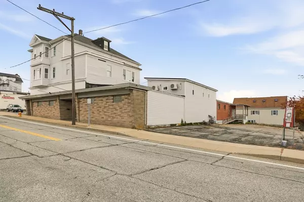 Tiverton, RI 02878,42 Main Road