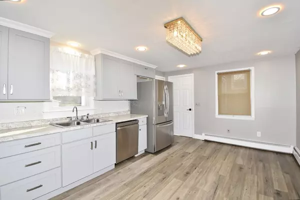 85 Orchard St, Chicopee, MA 01013