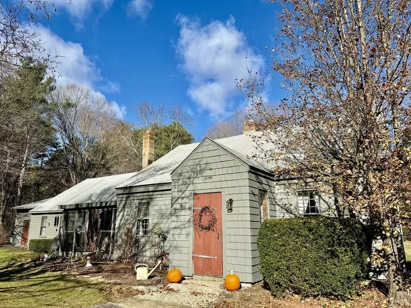 285 Brookfield Rd, Sturbridge, MA 01518