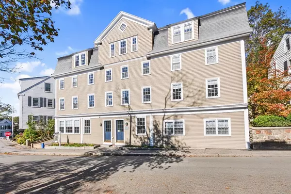 48 Union St #1, Manchester, MA 01944