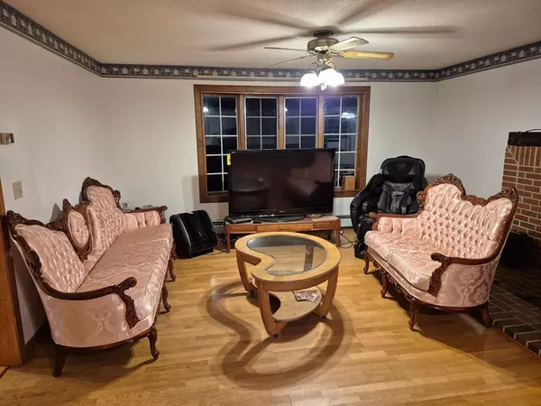 Tyngsborough, MA 01879,54 Lakeview Ave