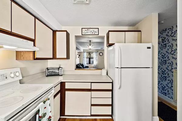 Gloucester, MA 01930,33 Maplewood Avenue #21