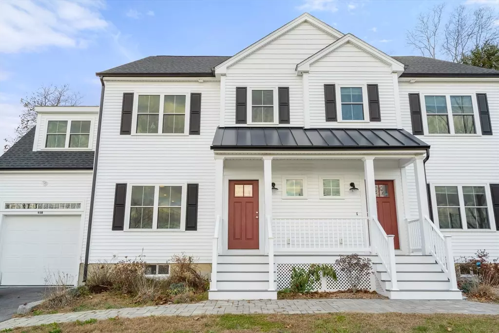 Mendon, MA 01756,93 Providence St #B