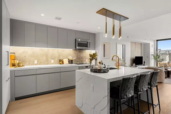 55 Lagrange St #1703, Boston, MA 02116