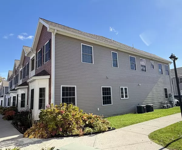 Haverhill, MA 01835,17 Hamel Way #17